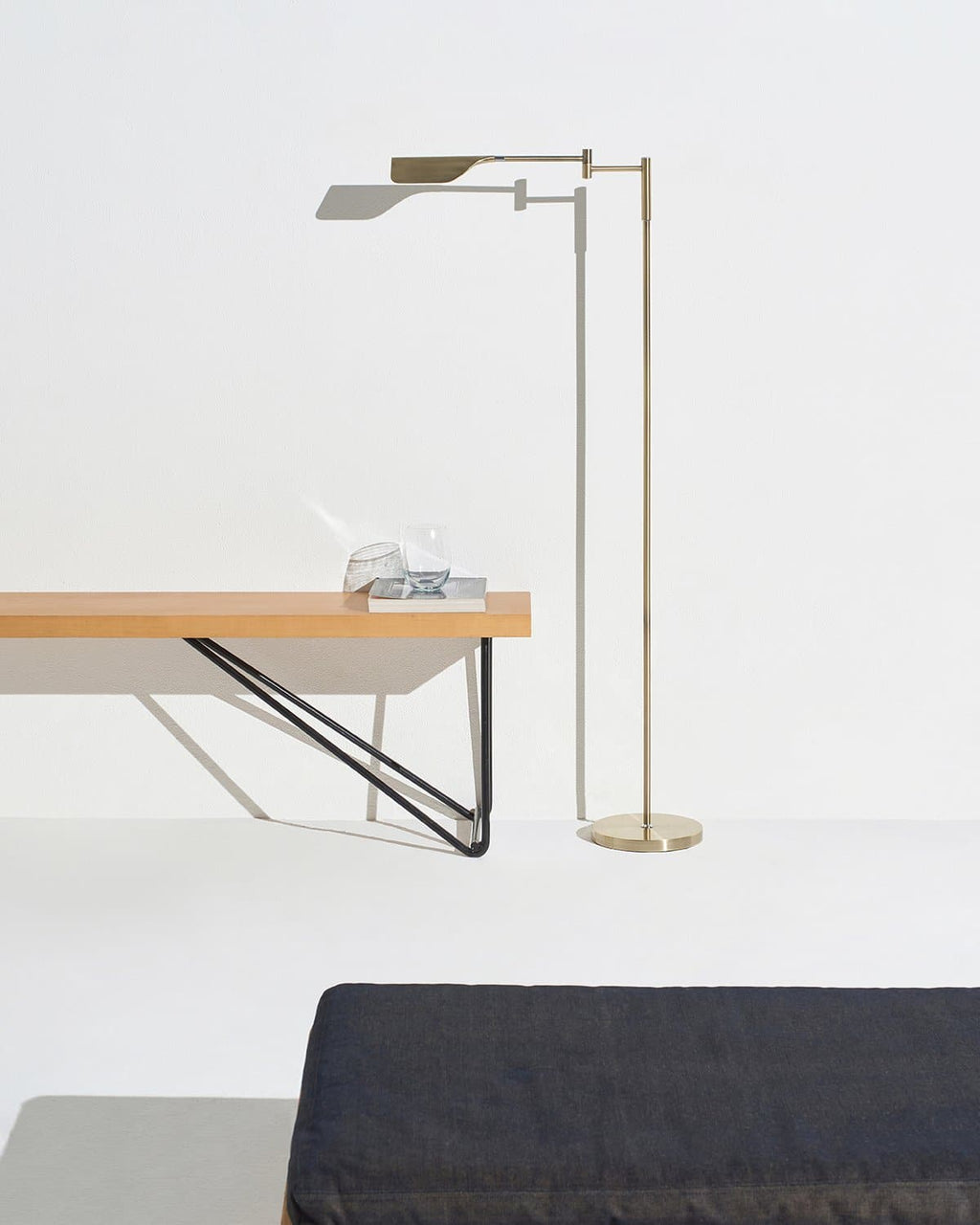 Leaf-Design Metal Floor Lamp – 3-Touch Dimmer LED, 135cm