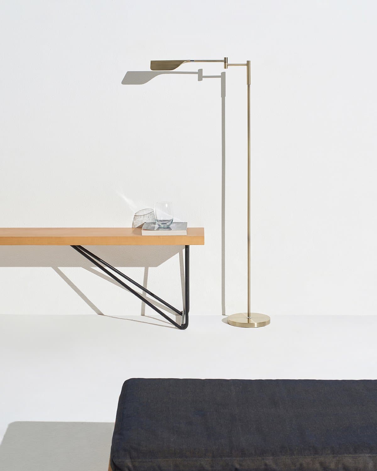 Leaf-Design Metal Floor Lamp – 3-Touch Dimmer LED, 135cm