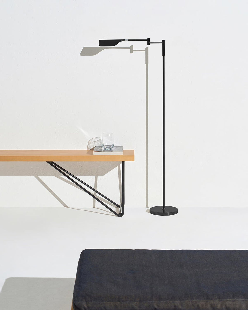 Leaf-Design Metal Floor Lamp – 3-Touch Dimmer LED, 135cm