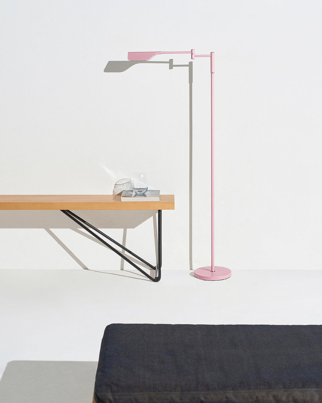 Leaf-Design Metal Floor Lamp – 3-Touch Dimmer LED, 135cm