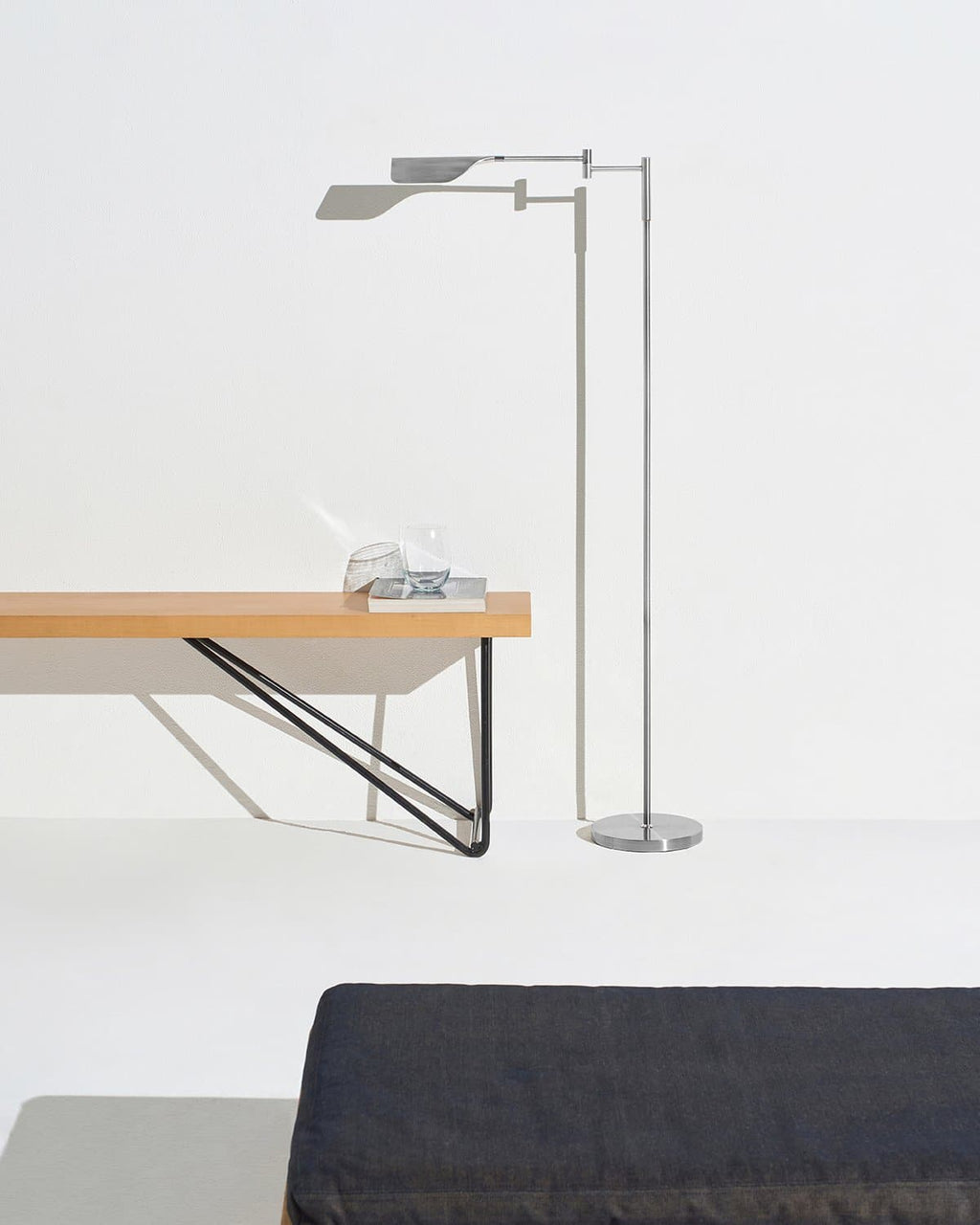 Leaf-Design Metal Floor Lamp – 3-Touch Dimmer LED, 135cm