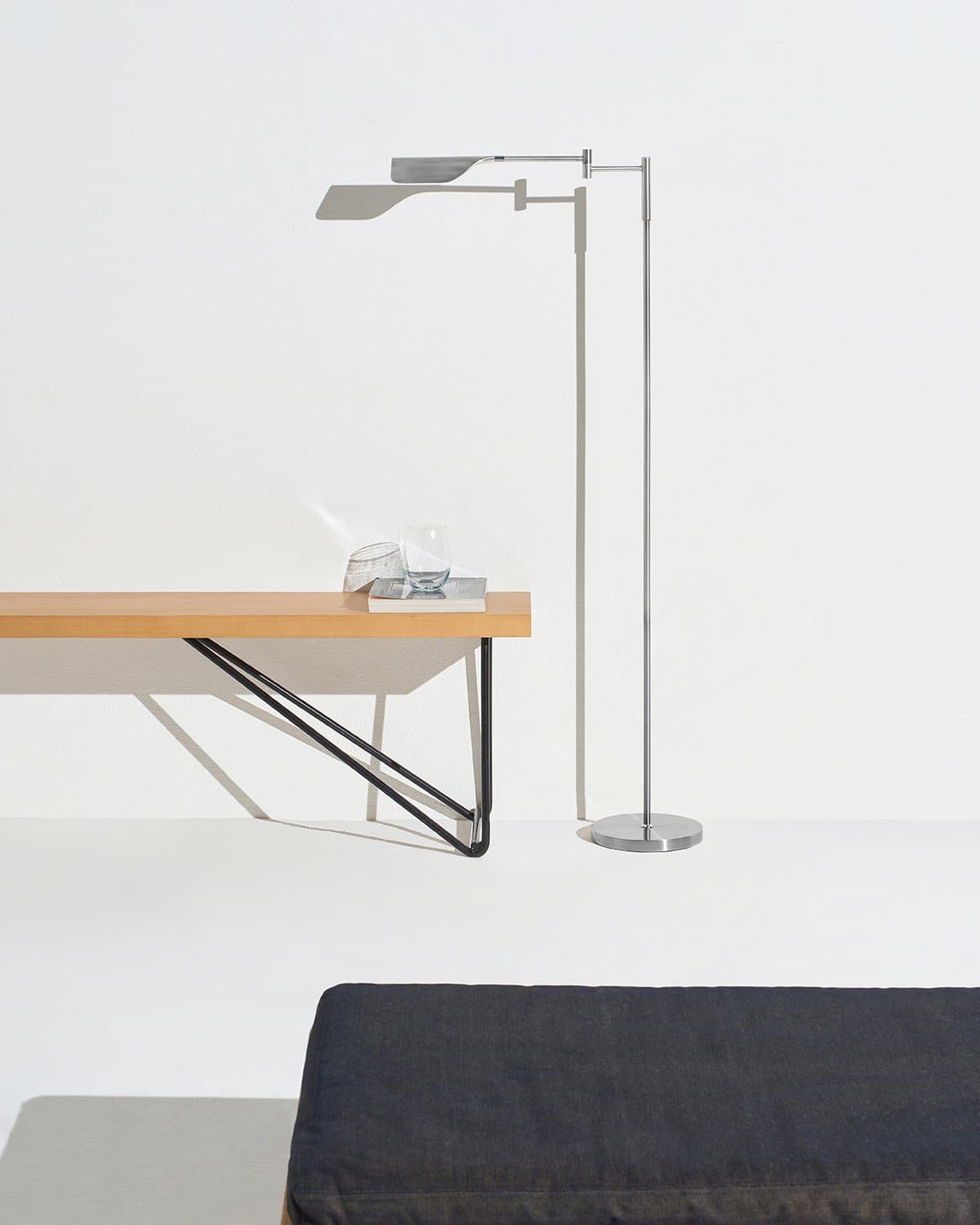 Leaf-Design Metal Floor Lamp – 3-Touch Dimmer LED, 135cm