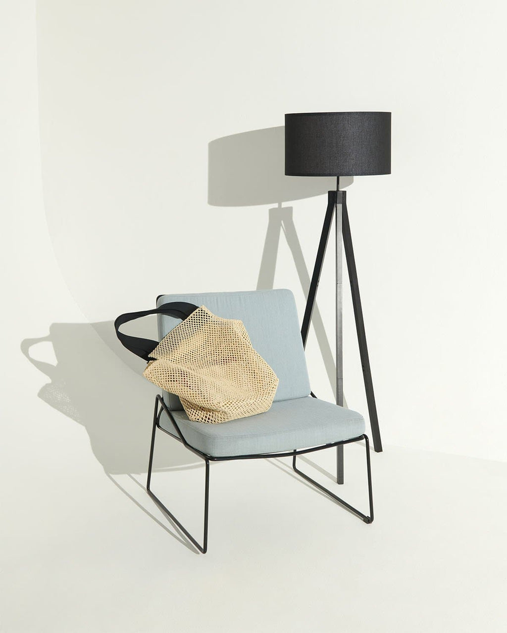 Wooden Tripod Floor Lamp – Fabric Drum Shade, 3-Way Dimmable LED, 152cm