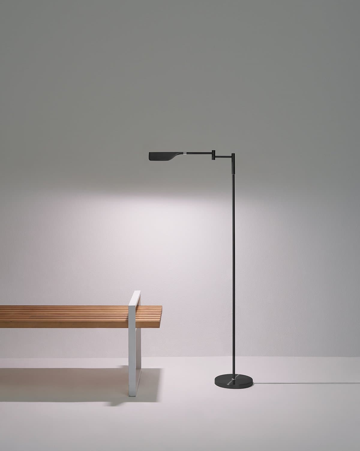 Leaf-Design Metal Floor Lamp – 3-Touch Dimmer LED, 135cm