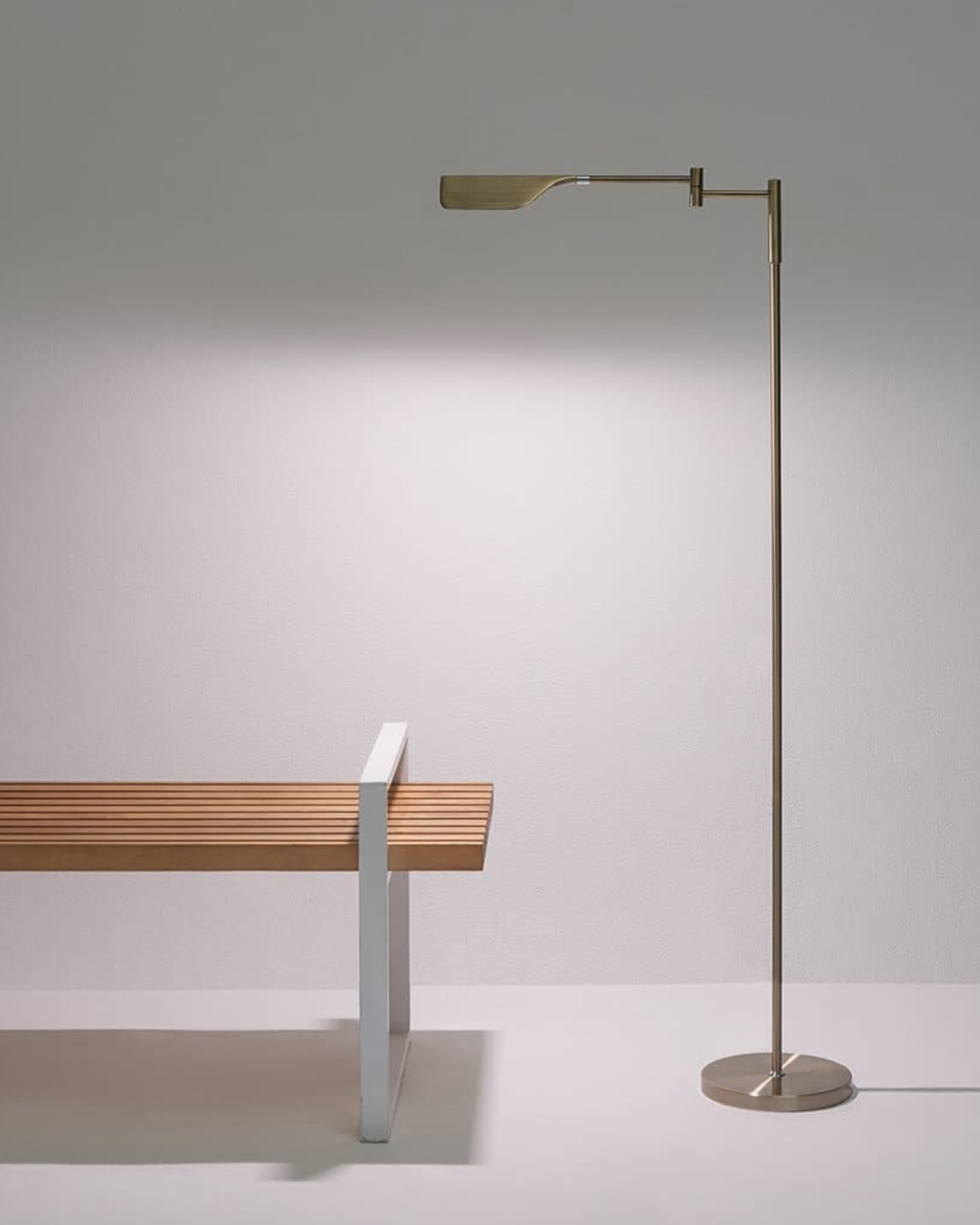 Leaf-Design Metal Floor Lamp – 3-Touch Dimmer LED, 135cm