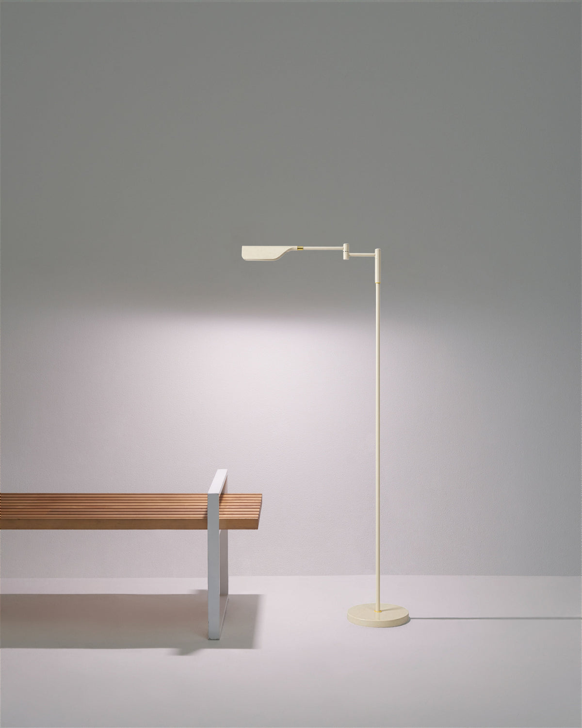 Leaf-Design Metal Floor Lamp – 3-Touch Dimmer LED, 135cm